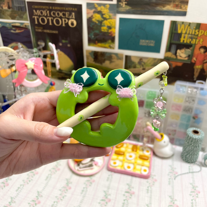 Froggie Clay Hair Brooch