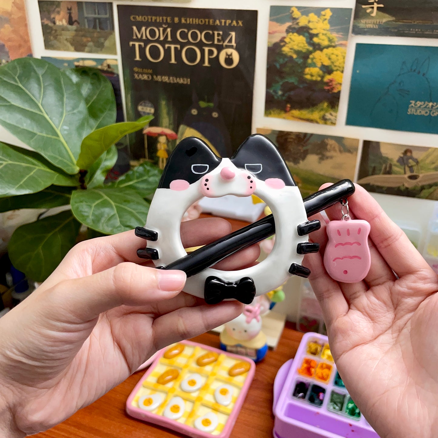 Tuxedo Kitten Clay Hair Brooch